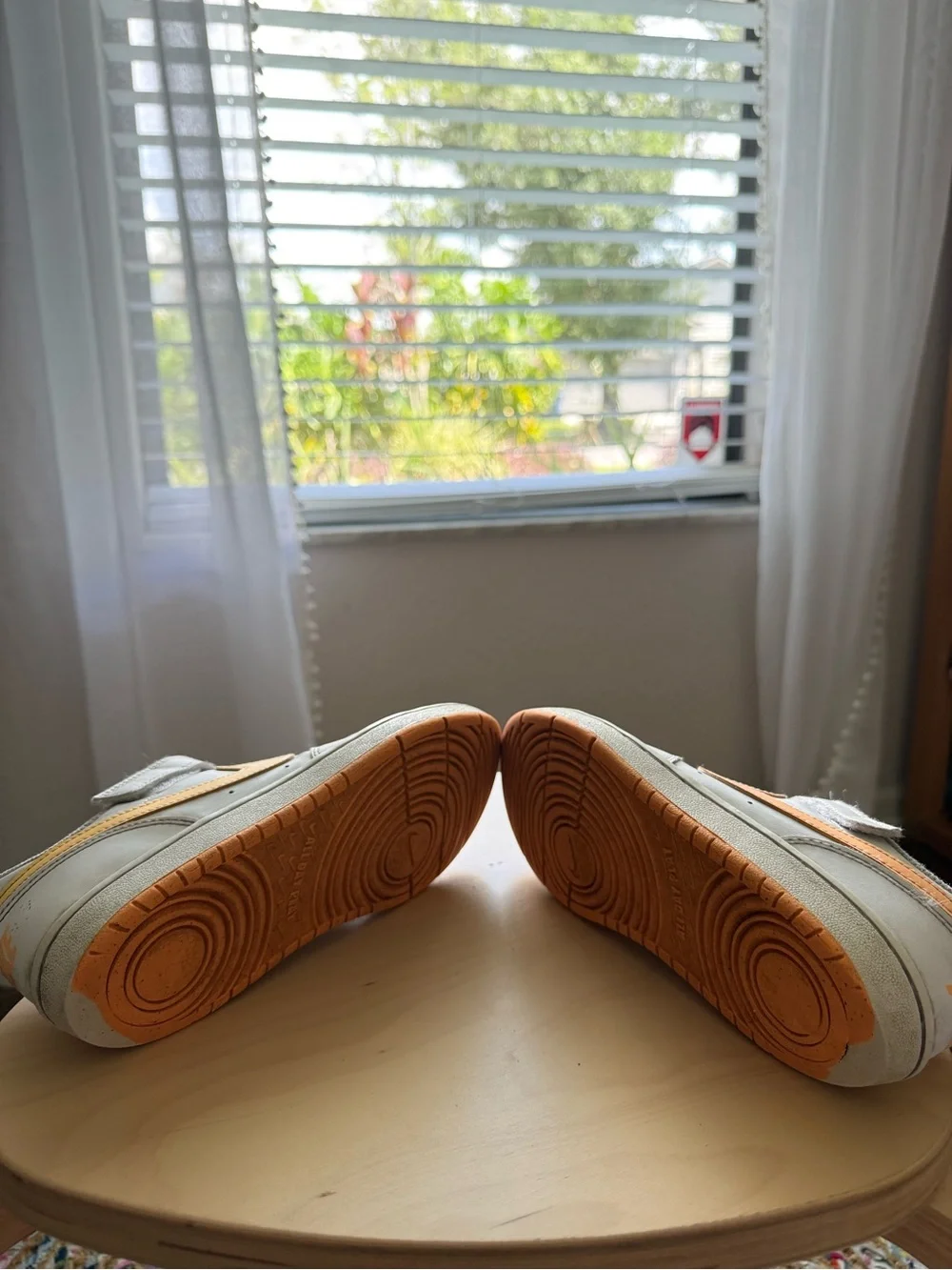 Nike kids white